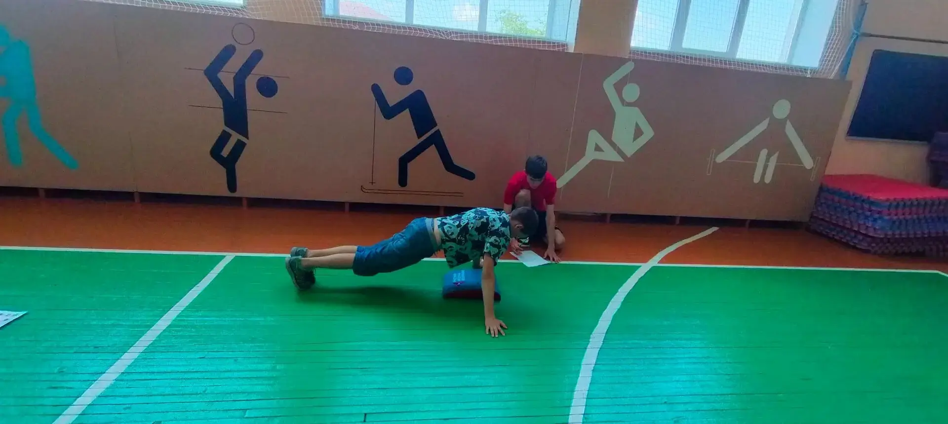 Приключения, спорт и творчество!

Ух, вот это денёк выдался в нашем пришкольном лагере! Двенадцатый 