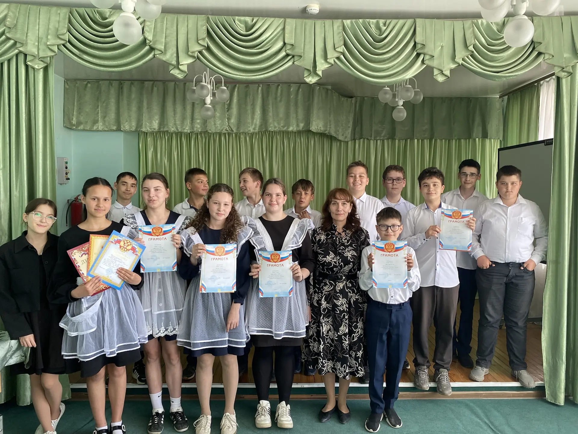 🏆 Гордость школы: награждение отличников и ударников, а также призеров Олимпиад !