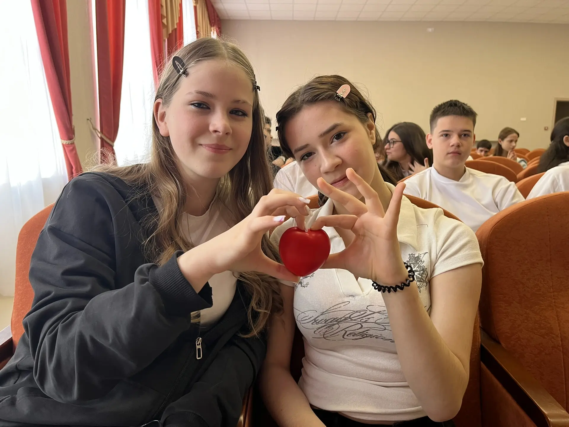 В школе прошли обучающие занятия от специалистов Красного Креста! ❤️  Ребята узнали: 🔹 как оказать п