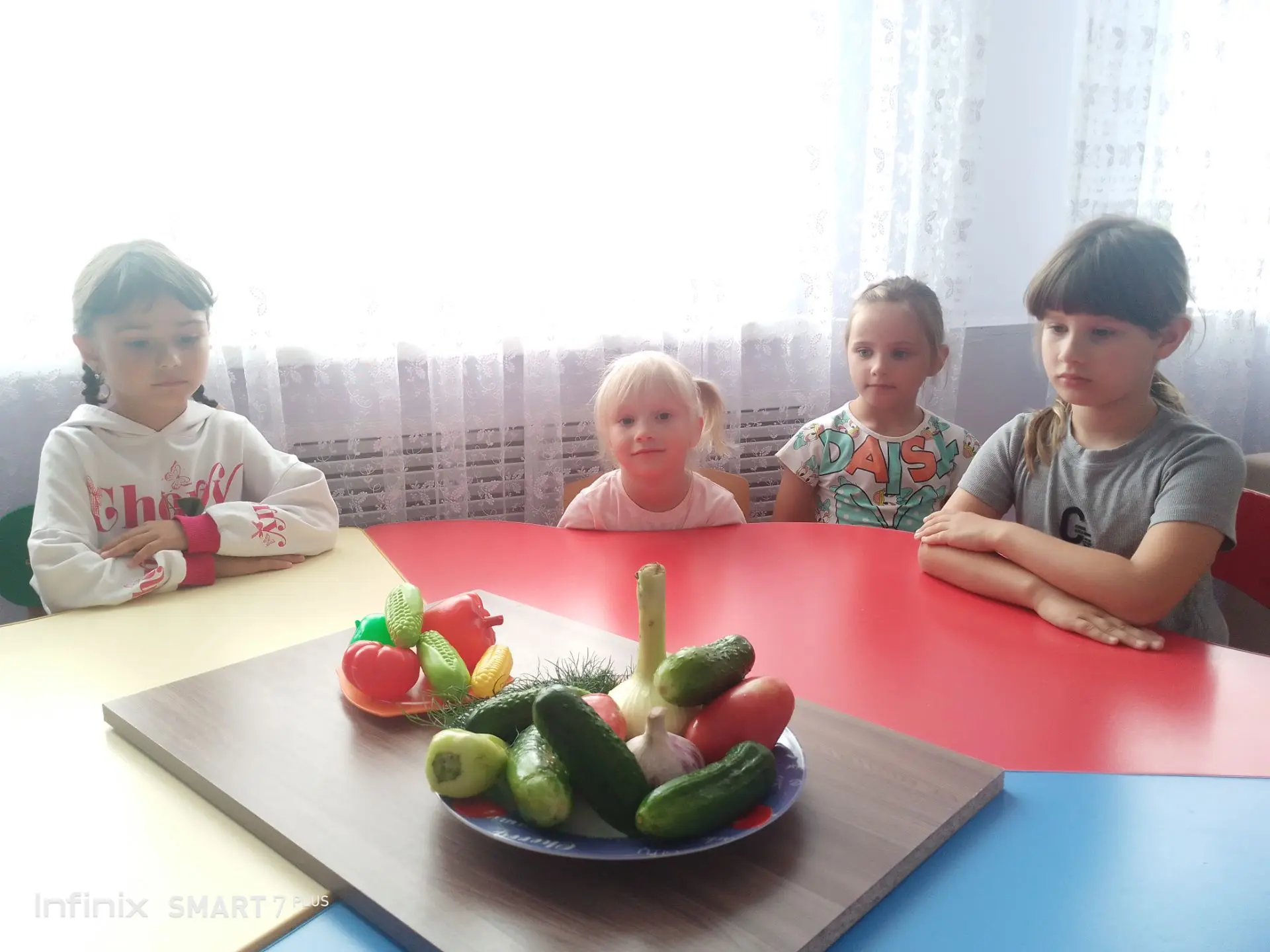 Овощи — это не просто «полезно», это ваш личный суперфуд.
Мы часто слышим фразу «ешьте больше овощей