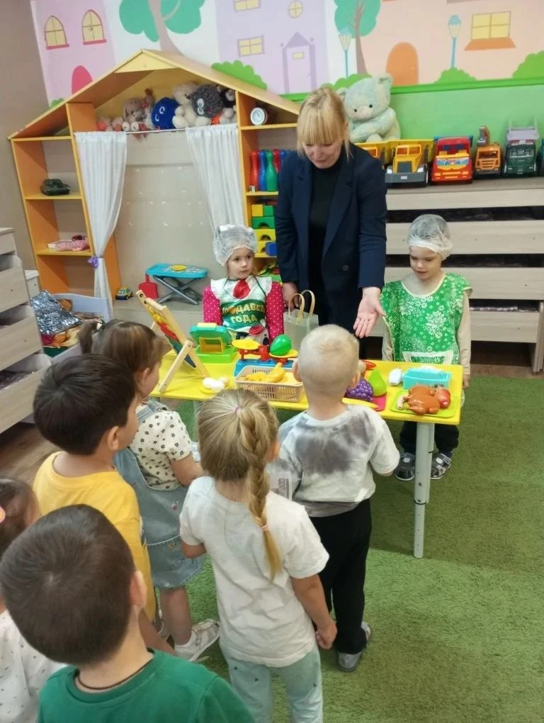 Маленькие хозяйки и серьезные покупки: играем в «Магазин» и «Кухню»! 🛒