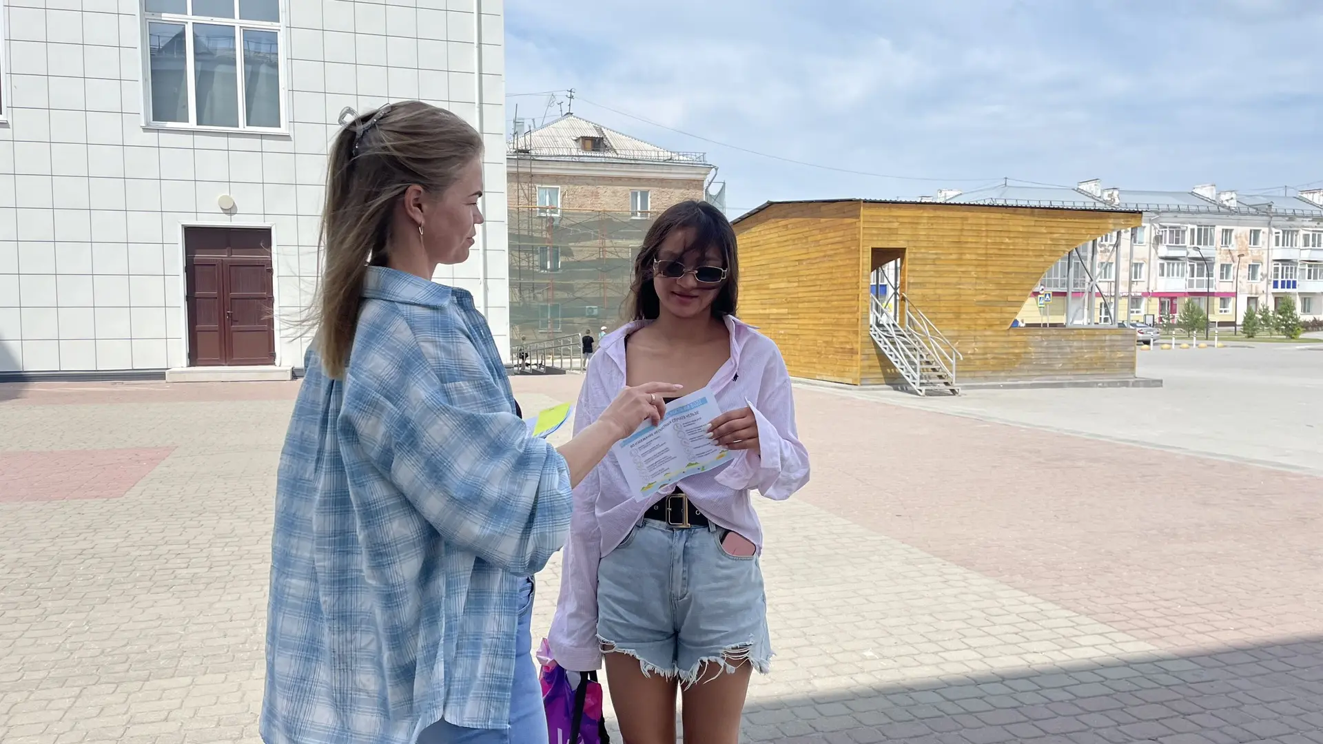 Сегодня,23 июня сотрудники ДК «Угольщиков» вышли на улицы поселка, чтобы напомнить жителям о правила