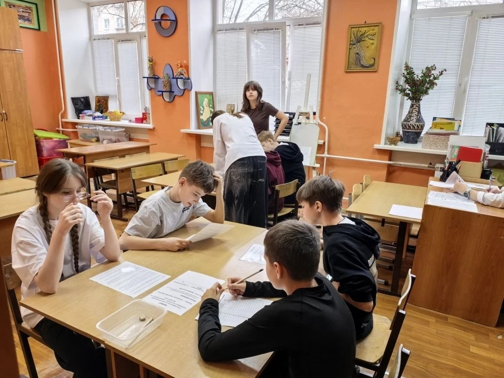 Юные защитники сети: ⚡«Молния» и 🐱«КиберКотики»!  В Подольске прошла муниципальная квест-игра «Интер