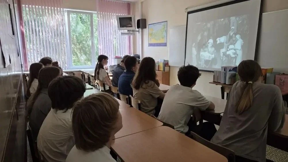 Песни о войне. Ко Дню Победы. 04.05.2026 г. в МБОУ школа №13 прошли внеурочные занятия из цикла «Раз