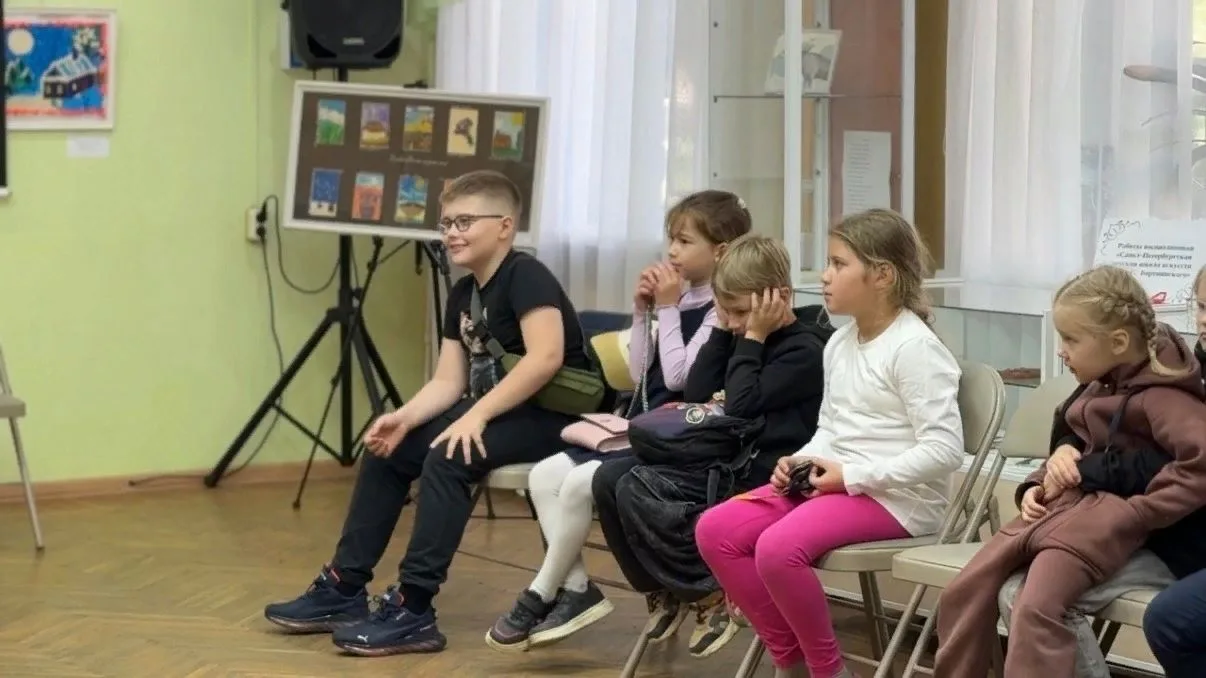 Вот и подходит к концу теплое и радостное лето. Но мы в библиотеке решили не грустить и...
