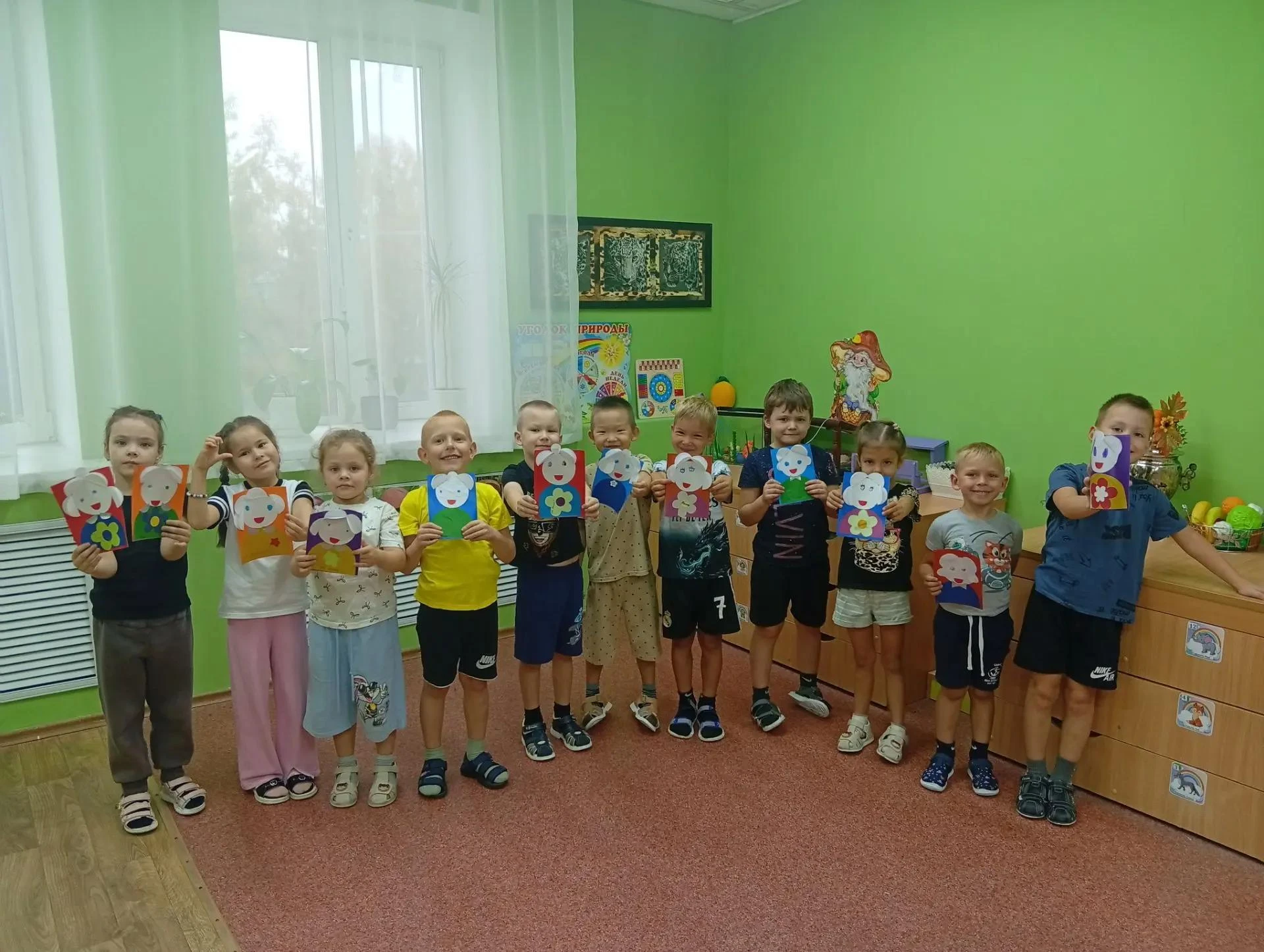 Бабушки и  дедушки мы вас поздравляем,🥰