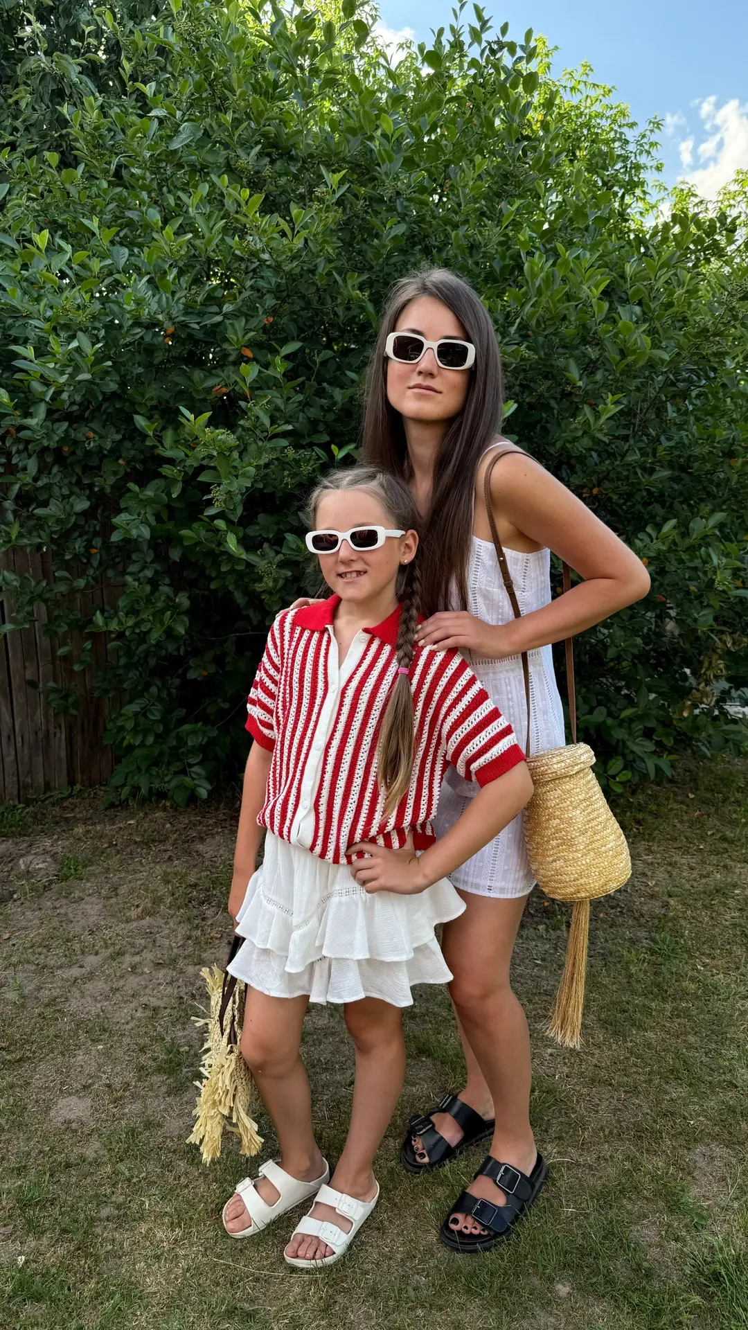 Примерили с Алёнкой летнюю коллекцию Снежной королевы в стиле family look.
В это поло в полоску я вл