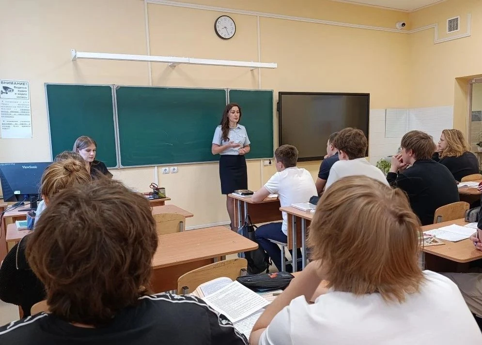 ✅Сегодня в 9-х классах состоялась важная встреча с сотрудником управления по контролю за оборотом на