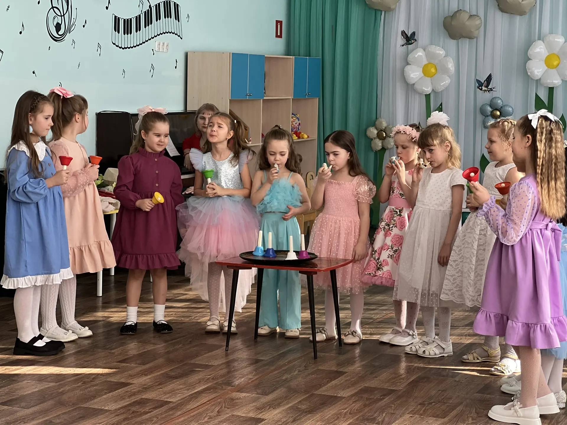📺 Скорее включайте телевизор на канале «Весна ТВ», ведь эфир там заполнен праздничными...