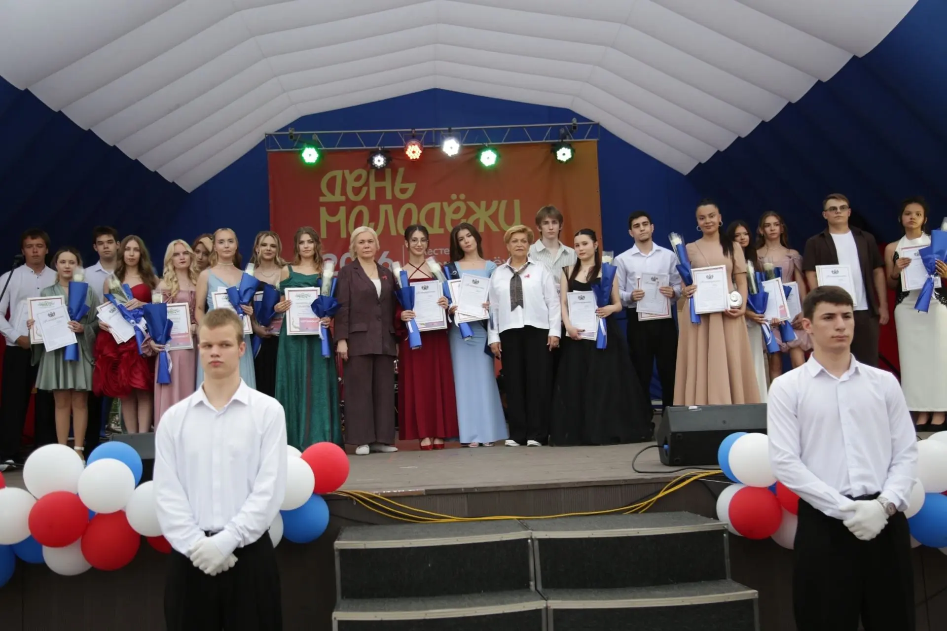 ✨ГОРОДСКОЙ ВЫПУСКНОЙ «ВРЕМЯ МОЛОДЫХ"✨️

🇷🇺27 июня, в рамках празднования Дня молодёжи, на площади 