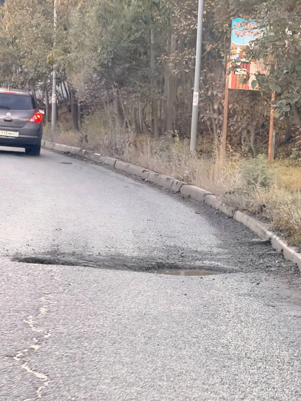 Асфальт растворился в лужах: на Выселковой ямочный ремонт не пережил и недели