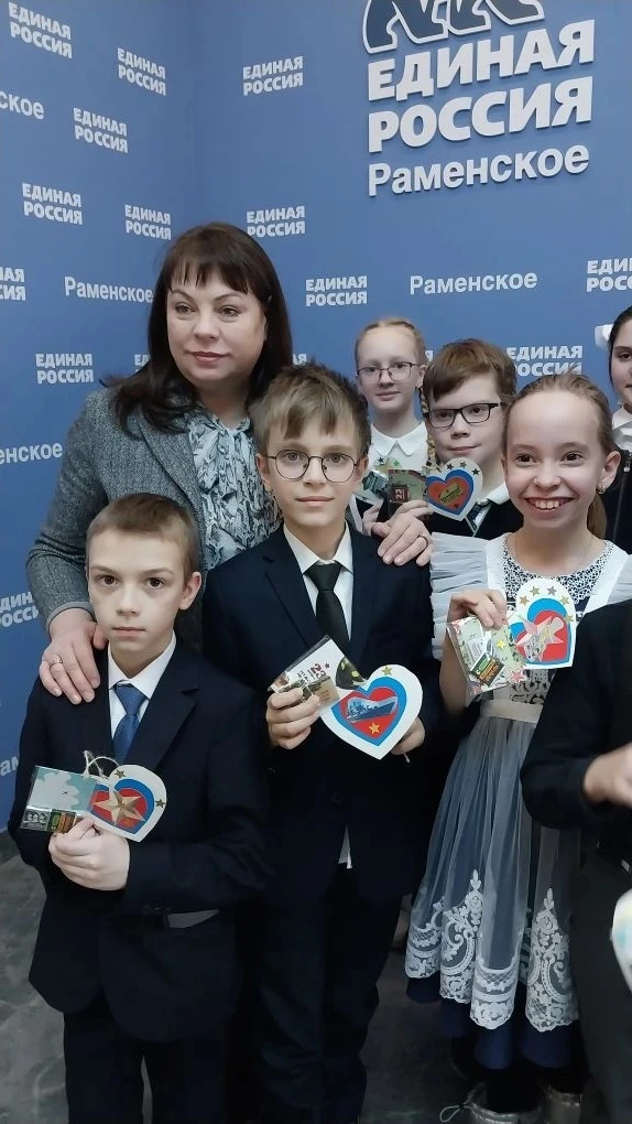 ⚡️«Тепло для героя»: совместный мастер-класс школьников и местного отделения партии «Единая Россия» 