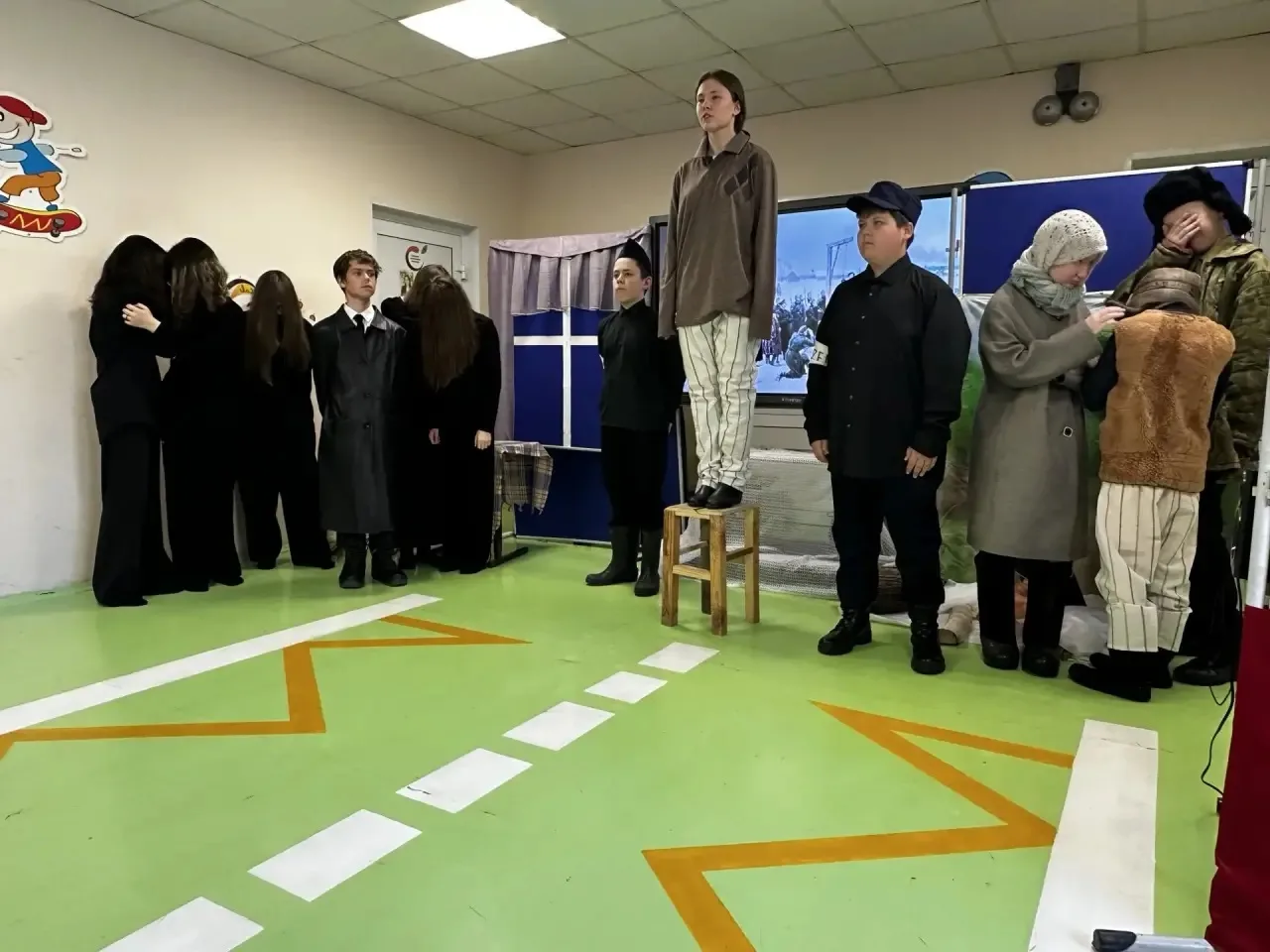 🕯 Спектакль «Зоя». О силе духа и мужестве»  🎭Накануне 9 Мая ребята представили пронзительный спектак