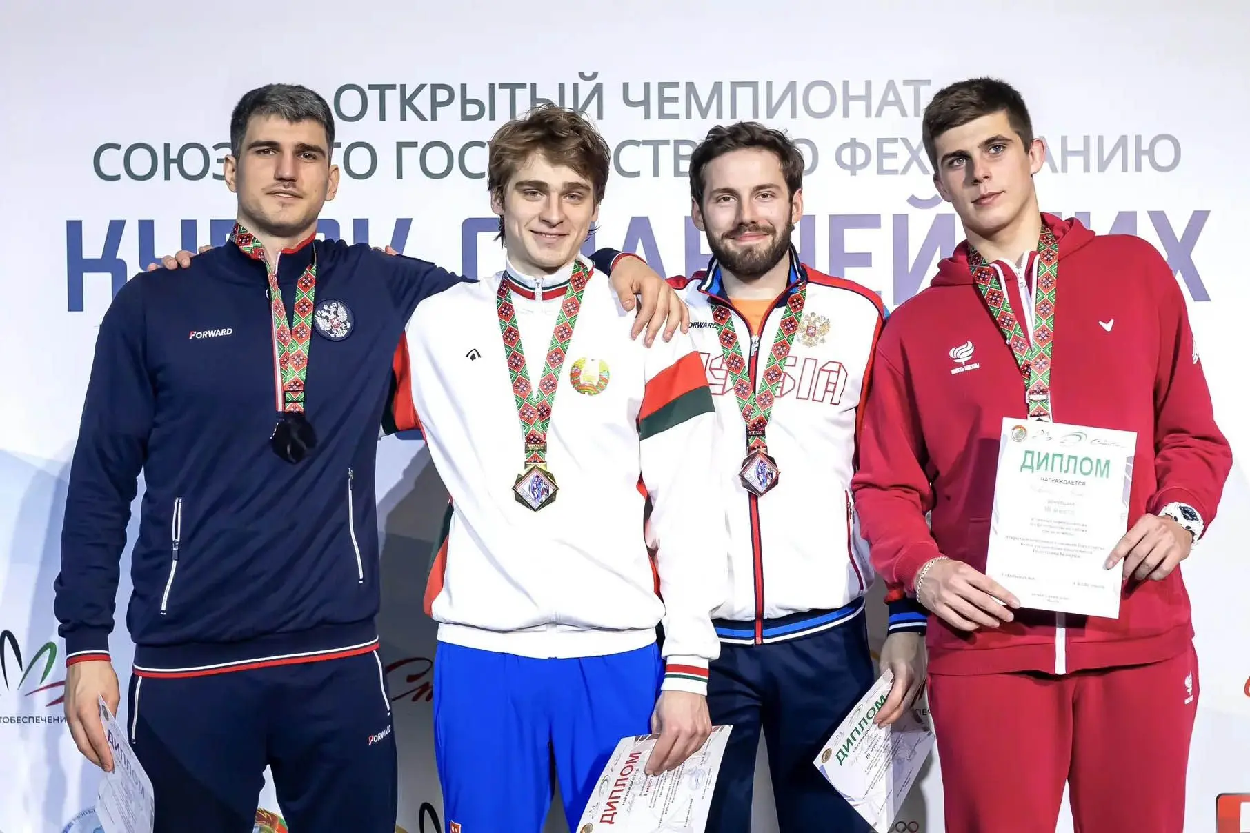В Минске финишировал Открытый чемпионат Союзного государства по фехтованию.
В составе мужской сборно