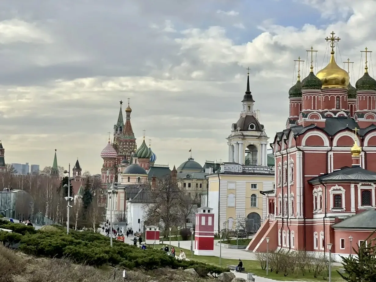 🌷 Весна в центре Москвы  🌈 В Москве наконец-то почувствовалась настоящая весна — и где её ловить, ка