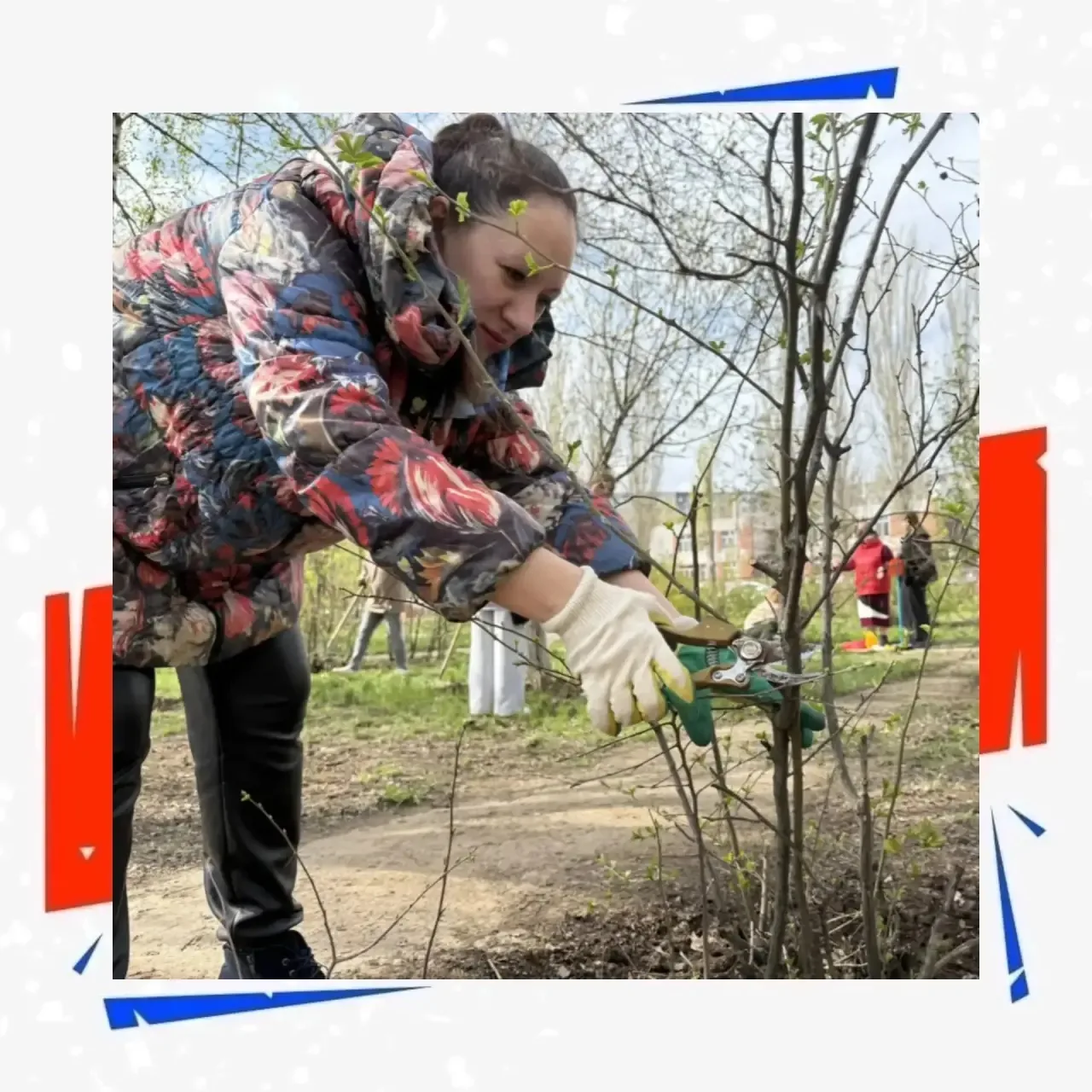 Родному Лицею – забота  лицеистов 💚  Вот так дружно и все вместе наводим чистоту и порядок в родном 