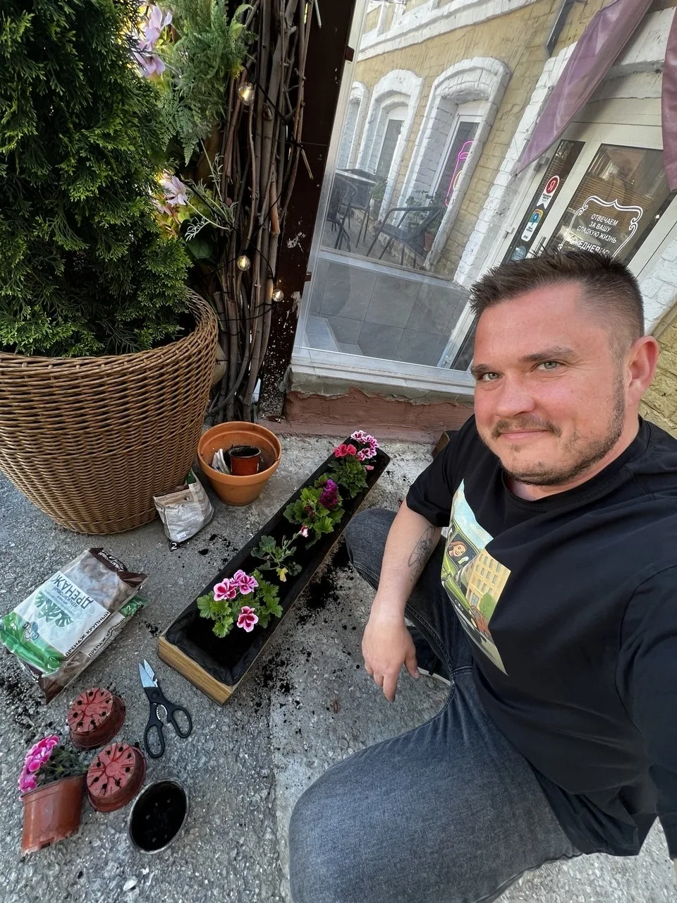 Ездили вчера за цветами для озеленения нашего летника. Поддерживаем местных производите...
