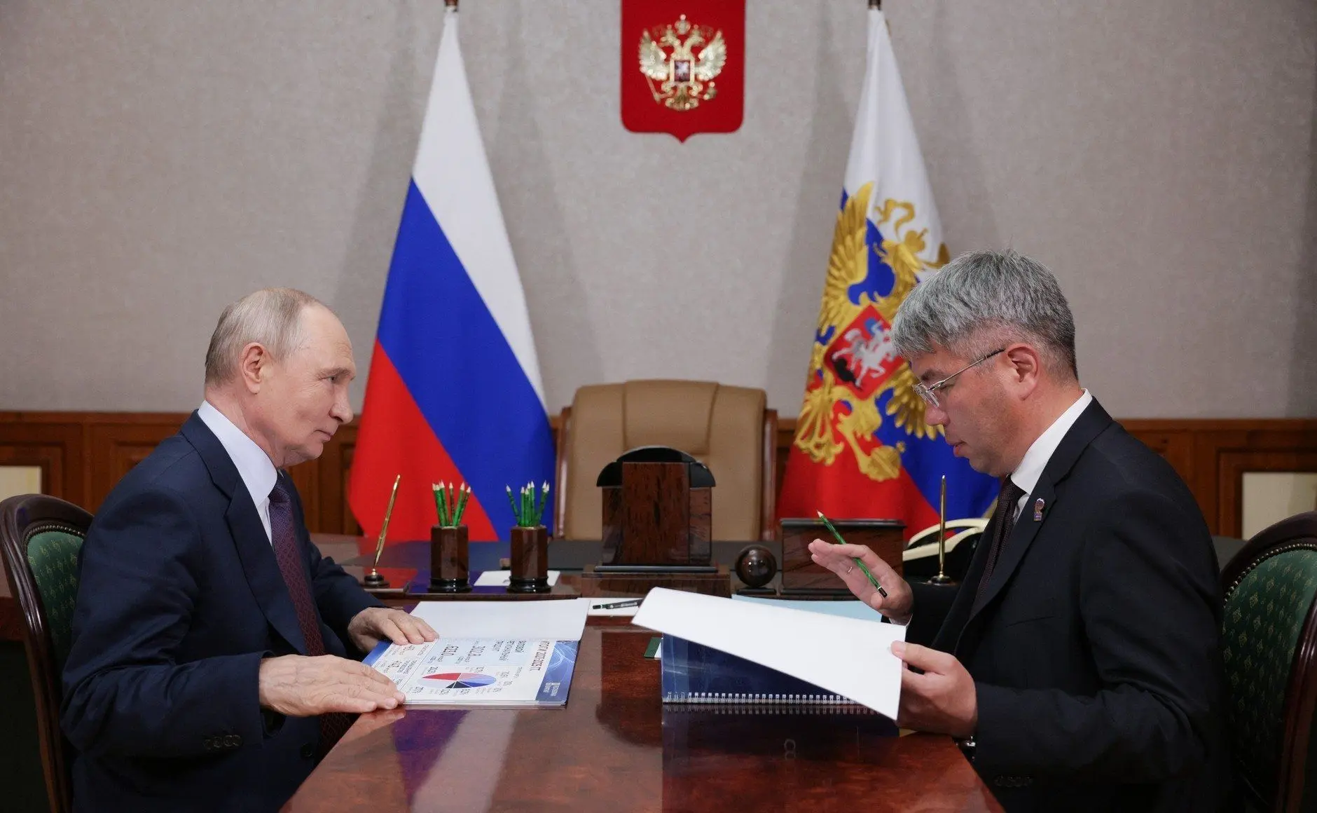 Алексей Цыденов презентовал Владимиру Путину проект освоения Ошурковского месторождения...