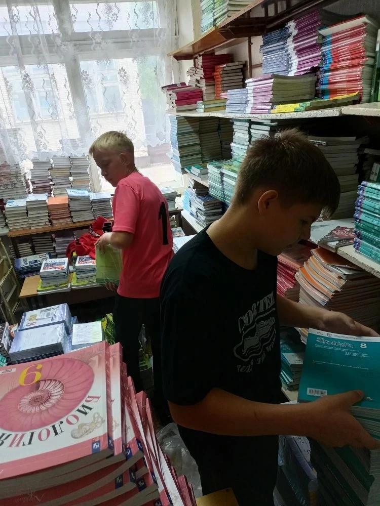 Лагерь «Йәйләү». День 5

Сегодняшний день начался с зарядки и полезного завтрака. Ребята отмывали шк