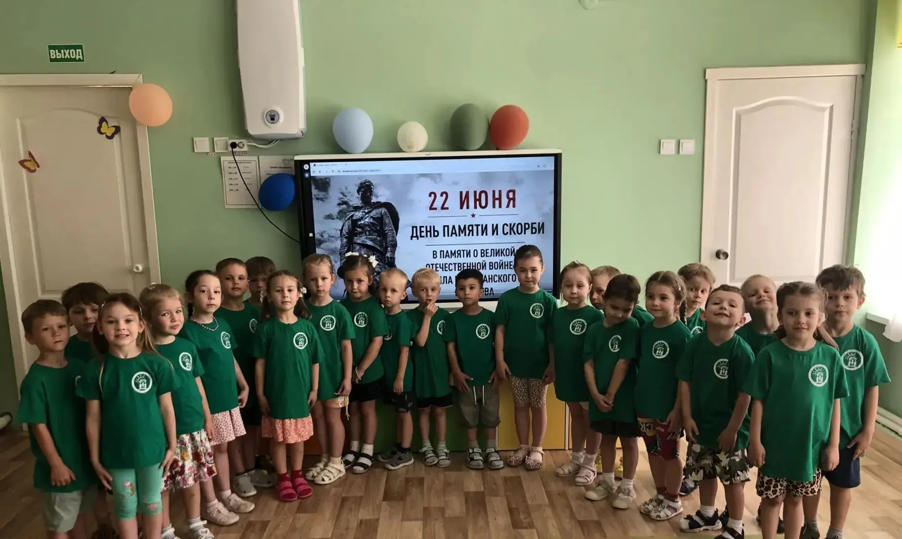 В средней группе № 8 состоялся  Тематический день  памяти и скорби . Ребята получили  первоначальные