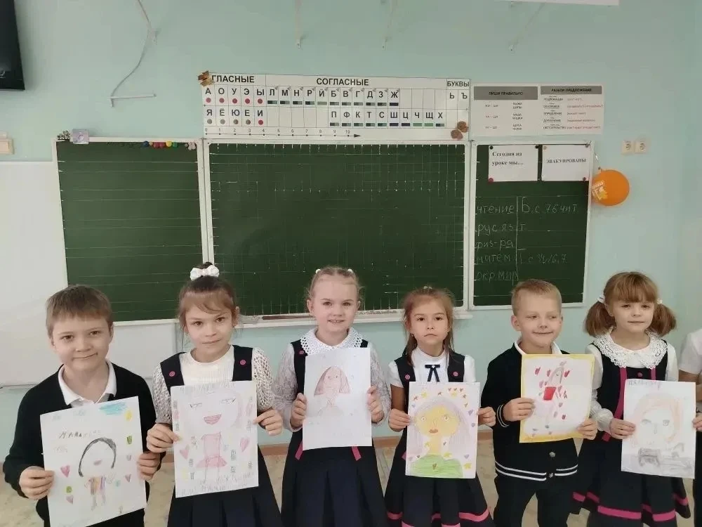 💥Ученики 1 "В" класса присоединились к акции "Моя мама - мой супергерой" и провели конкурс рисунков 