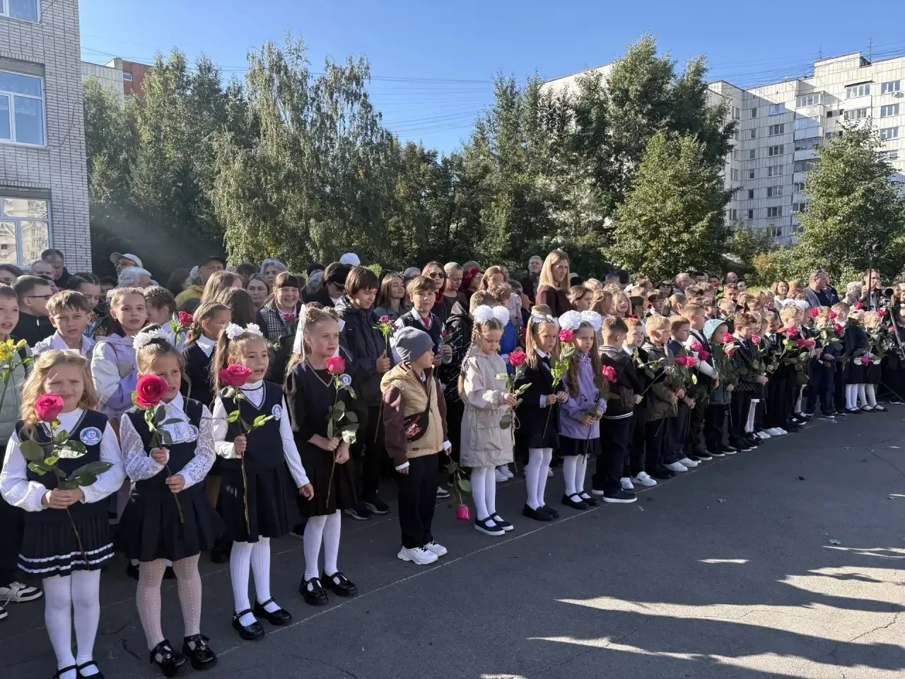 В Гимназии № 27 прозвенел первый звонок! 🛎️
