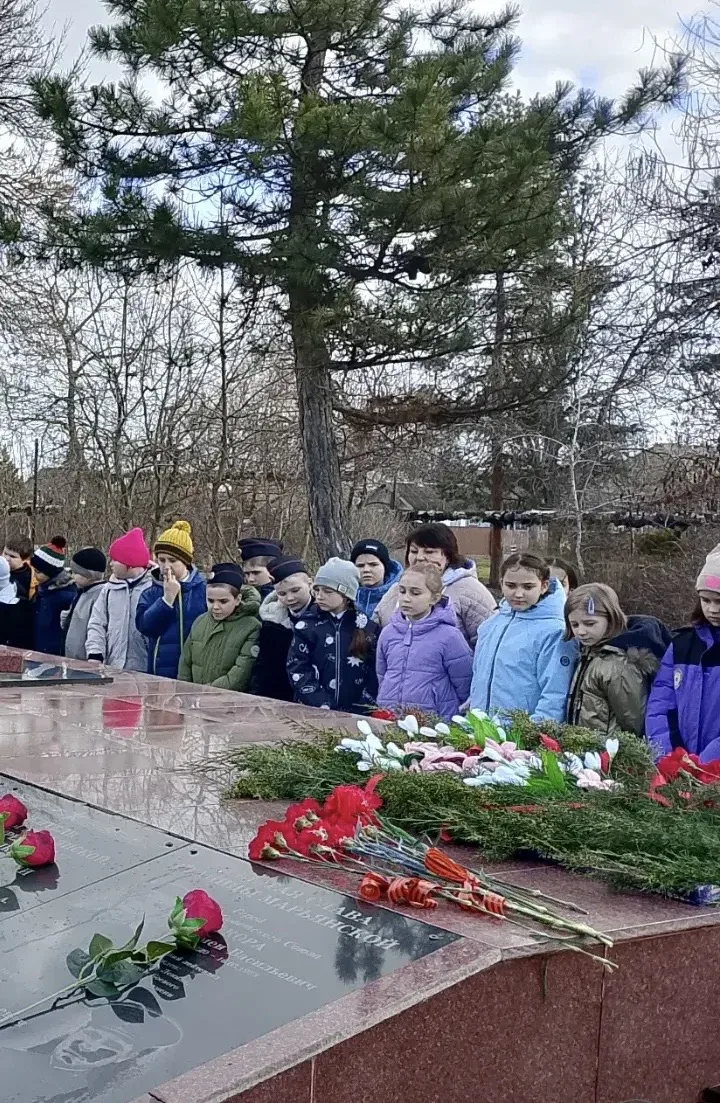 🇷🇺 2-е и 3-е классы приняли участие в акции «Без срока давности»  В рамках памятной акции для учащих