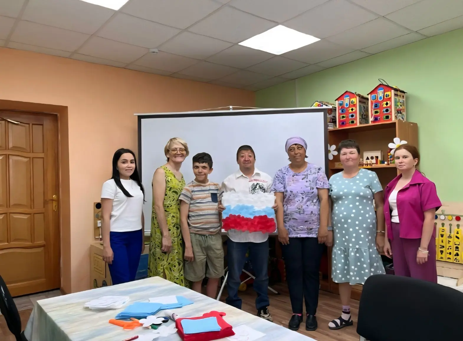 В преддверии Дня России, 11 июня, в отделении социальной помощи семье и детям состоялос...