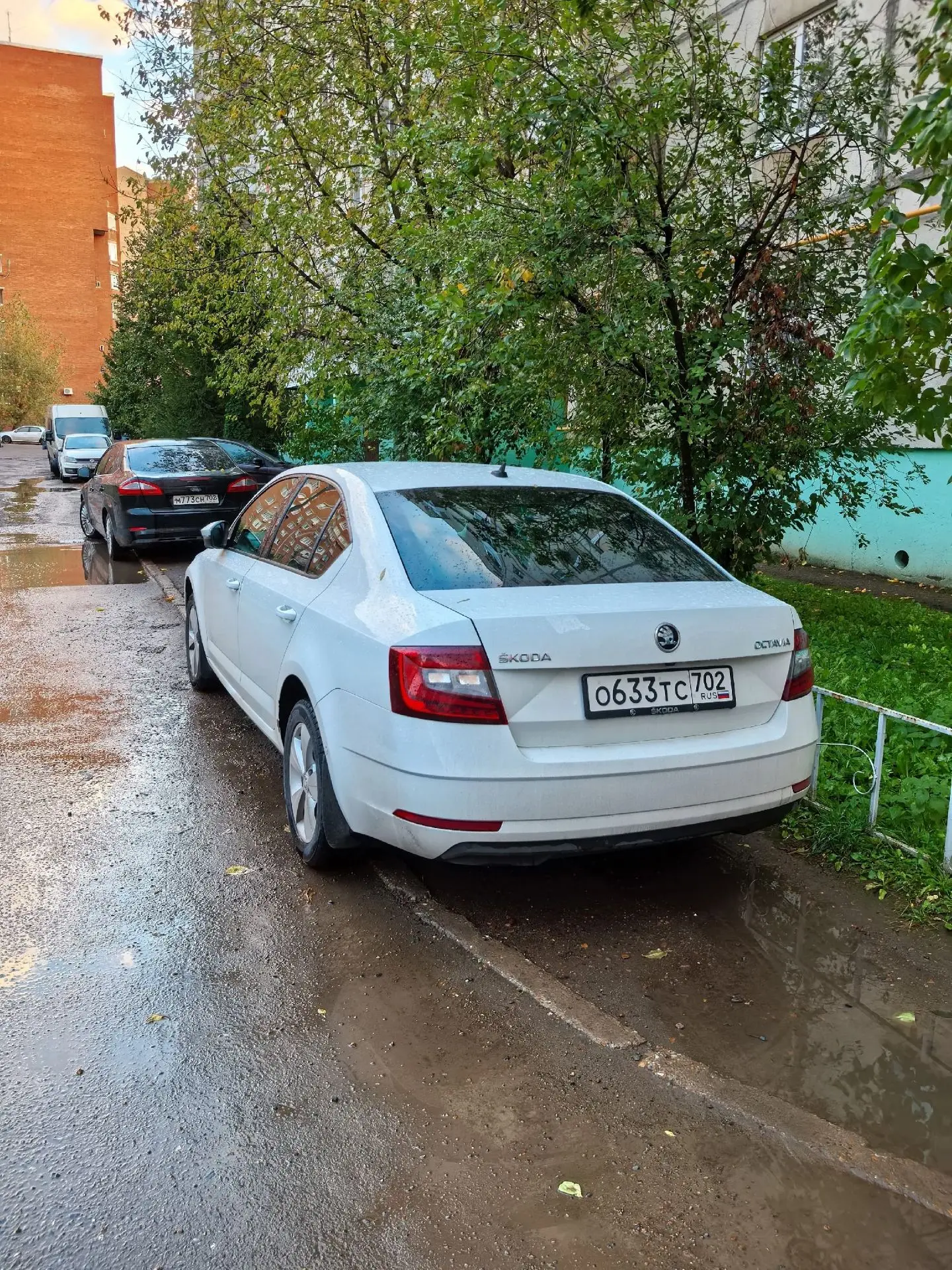 Автор: Здравствуйте. Хотелось бы осветить проблему с парковкой машин около дома Георгия...