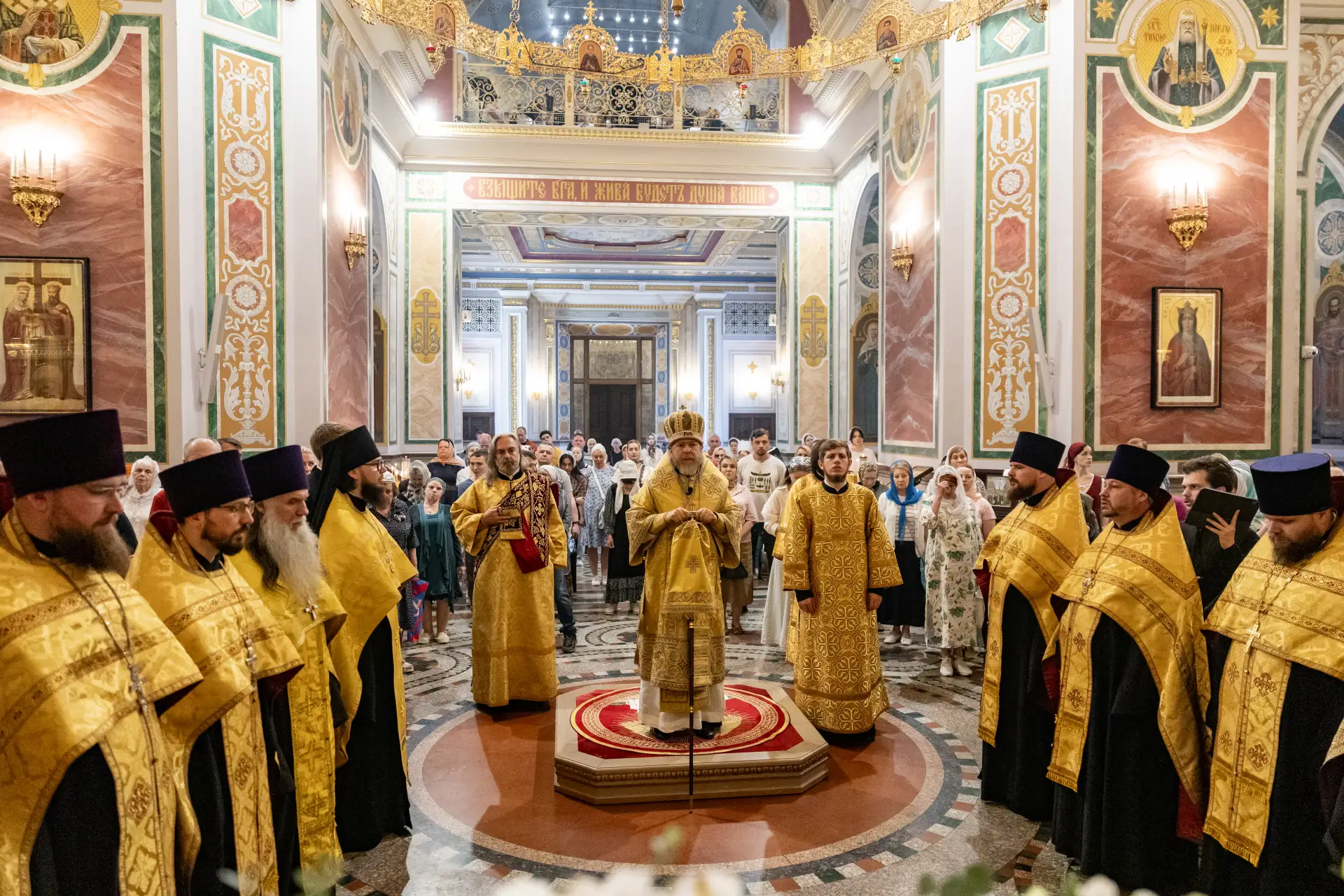 🙏 Митрополит Тихон совершил всенощное бдение в Александро-Невском кафедральном соборе

Вечером 6 ию