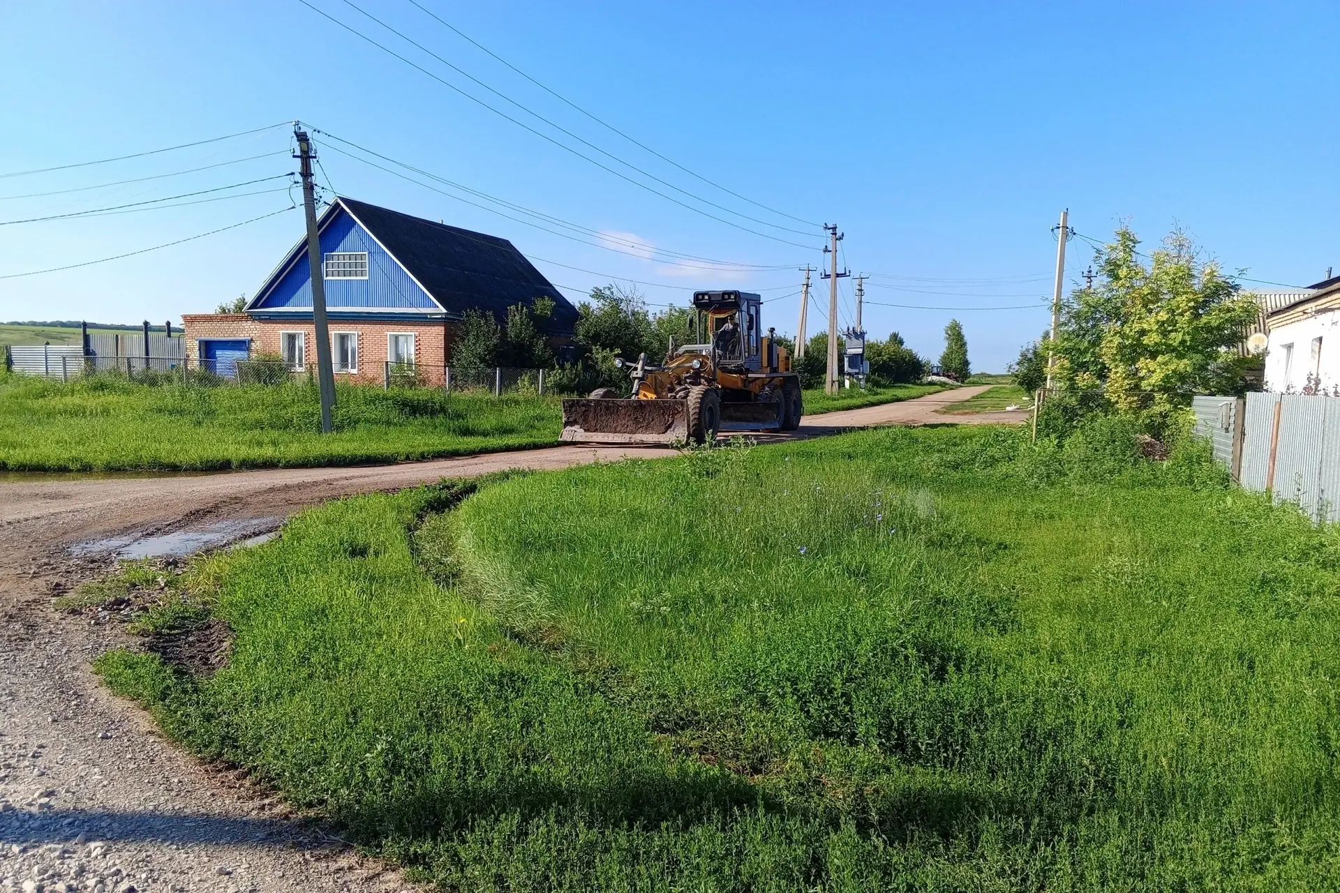 В деревне Козловка после июньского подтопления были повреждены и размыты дороги. 

Для восстановлени