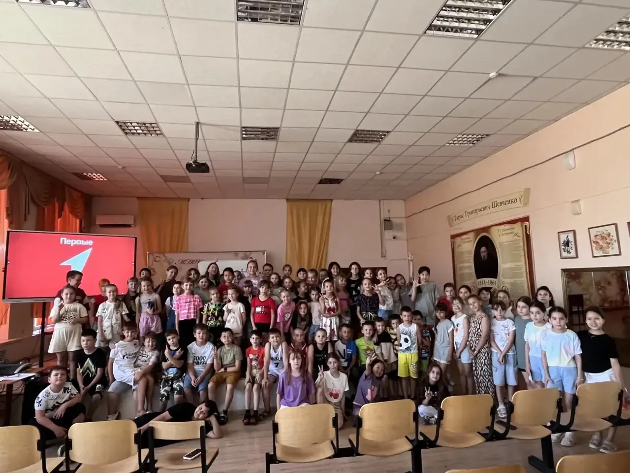 🌟 В «СОШ №4» прошёл «День Первых» в пришкольном лагере! 🌟

Сегодня в нашем лагере состоялось яркое