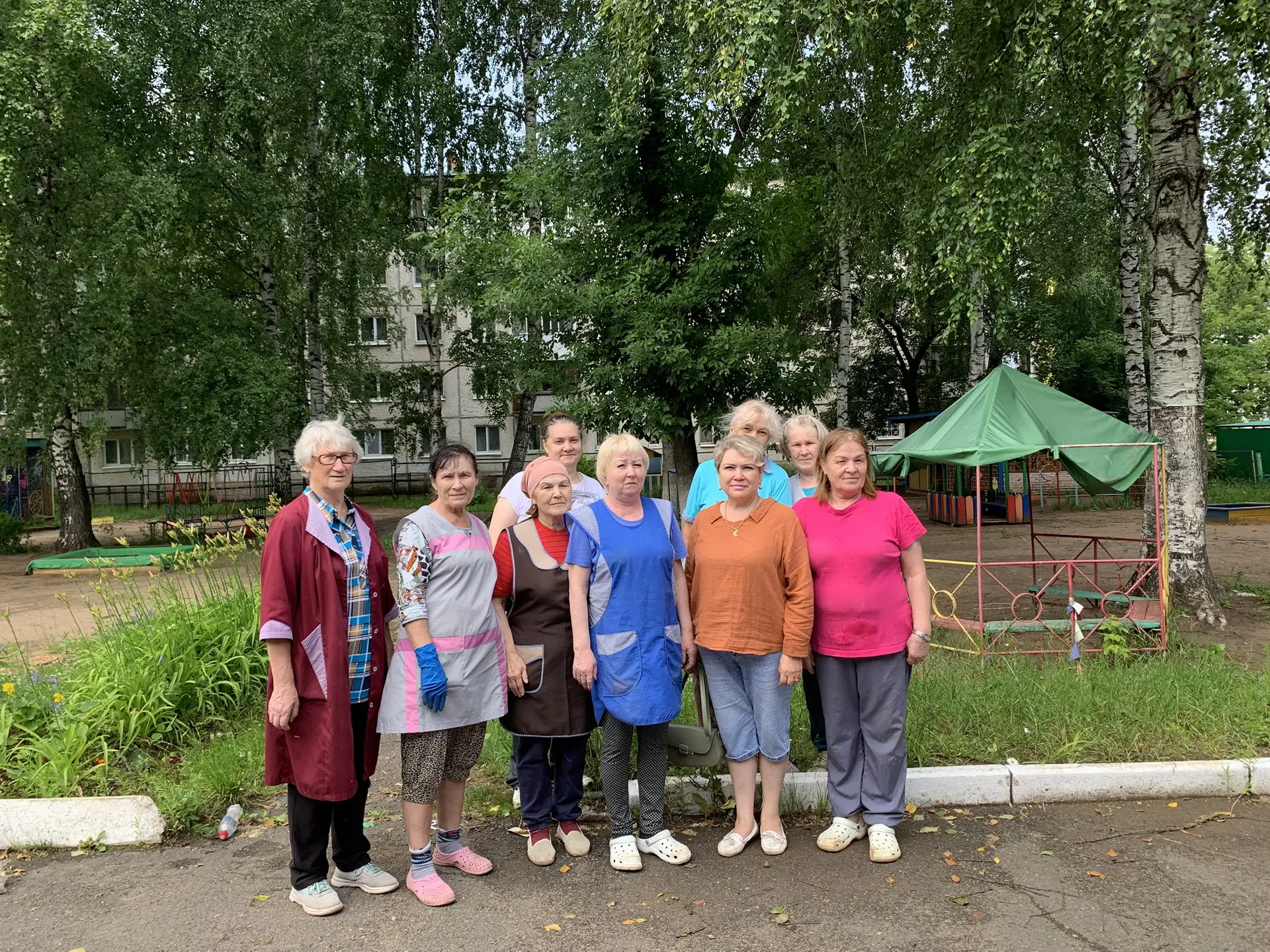 Героев надо знать в лицо!
На этих хрупких женских плечах проделана огромная работа при переезде школ