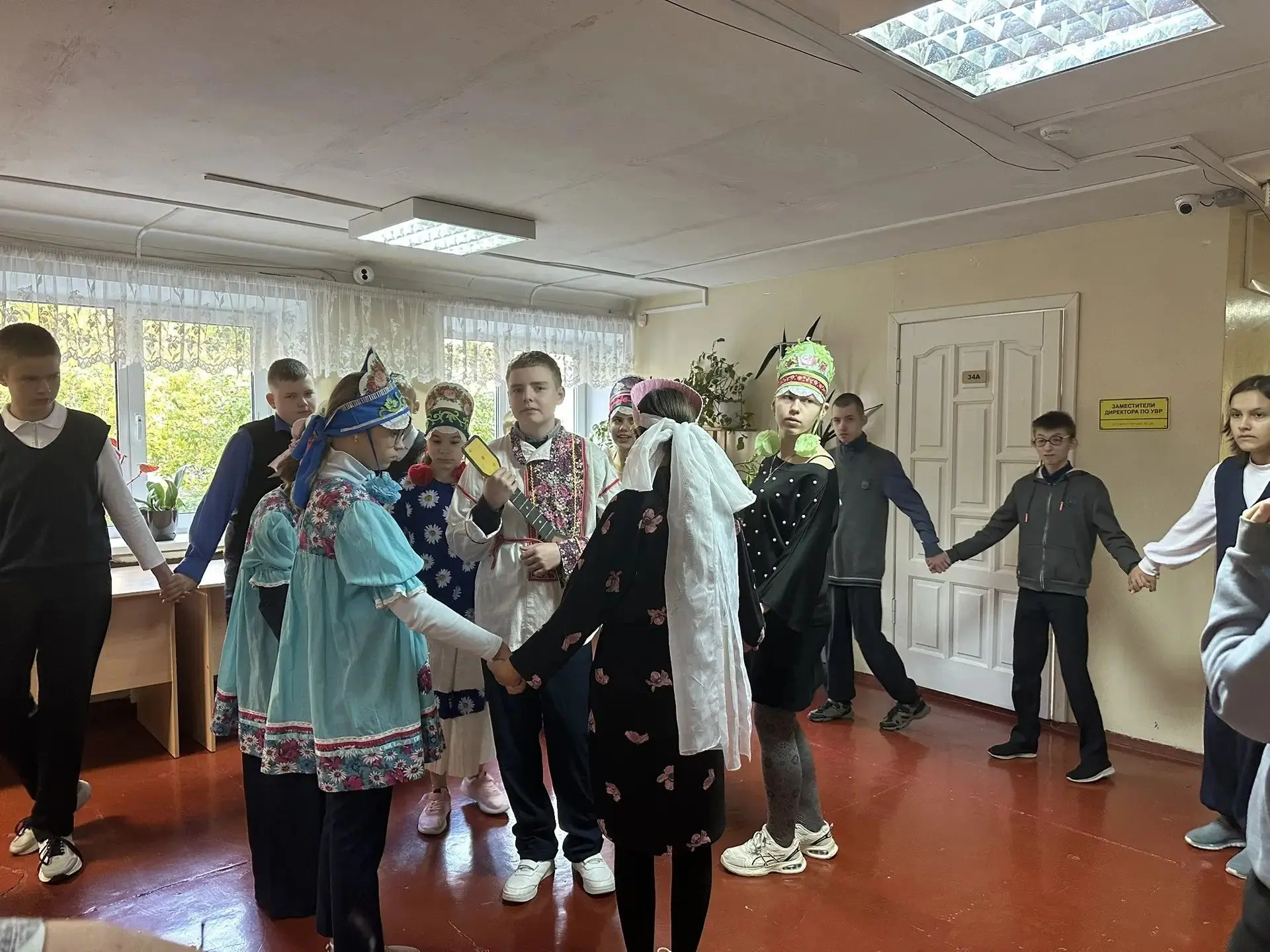 7-ые классы реализовали школьный проект «Киров - город добрых соседей» в рамках года Ед...