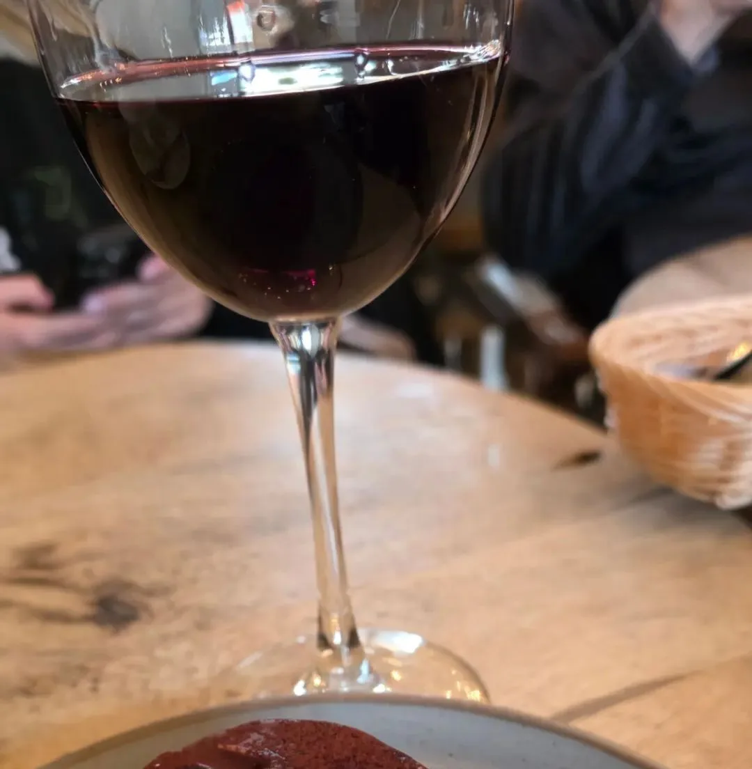 🍷 Ресвератрол и вино. Почему бокал для здоровья — это миф
