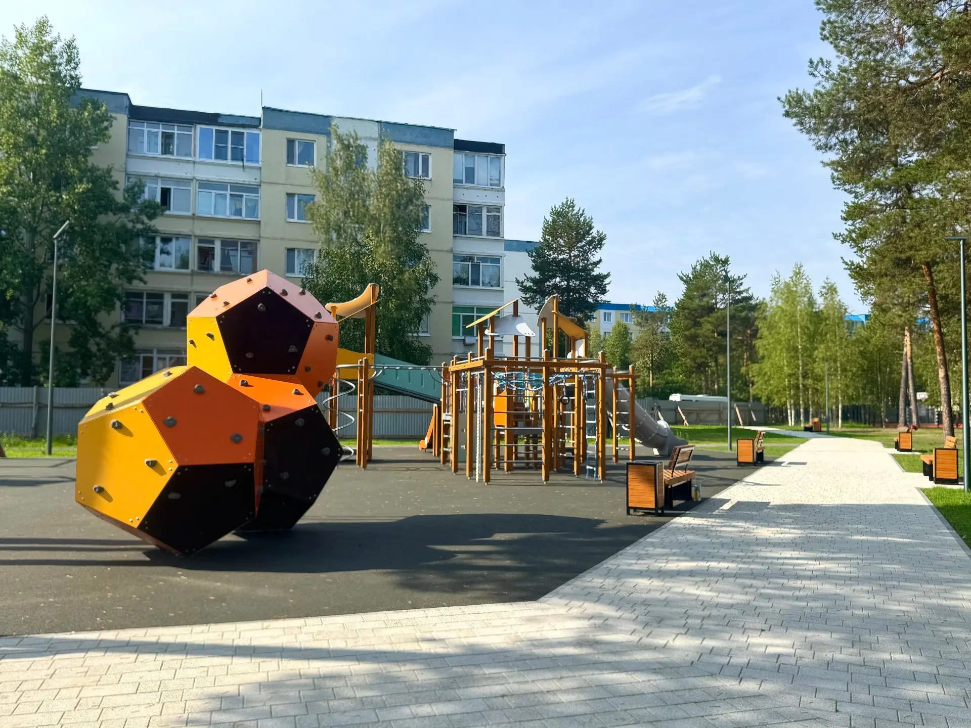 В Когалыме появился новый сквер!