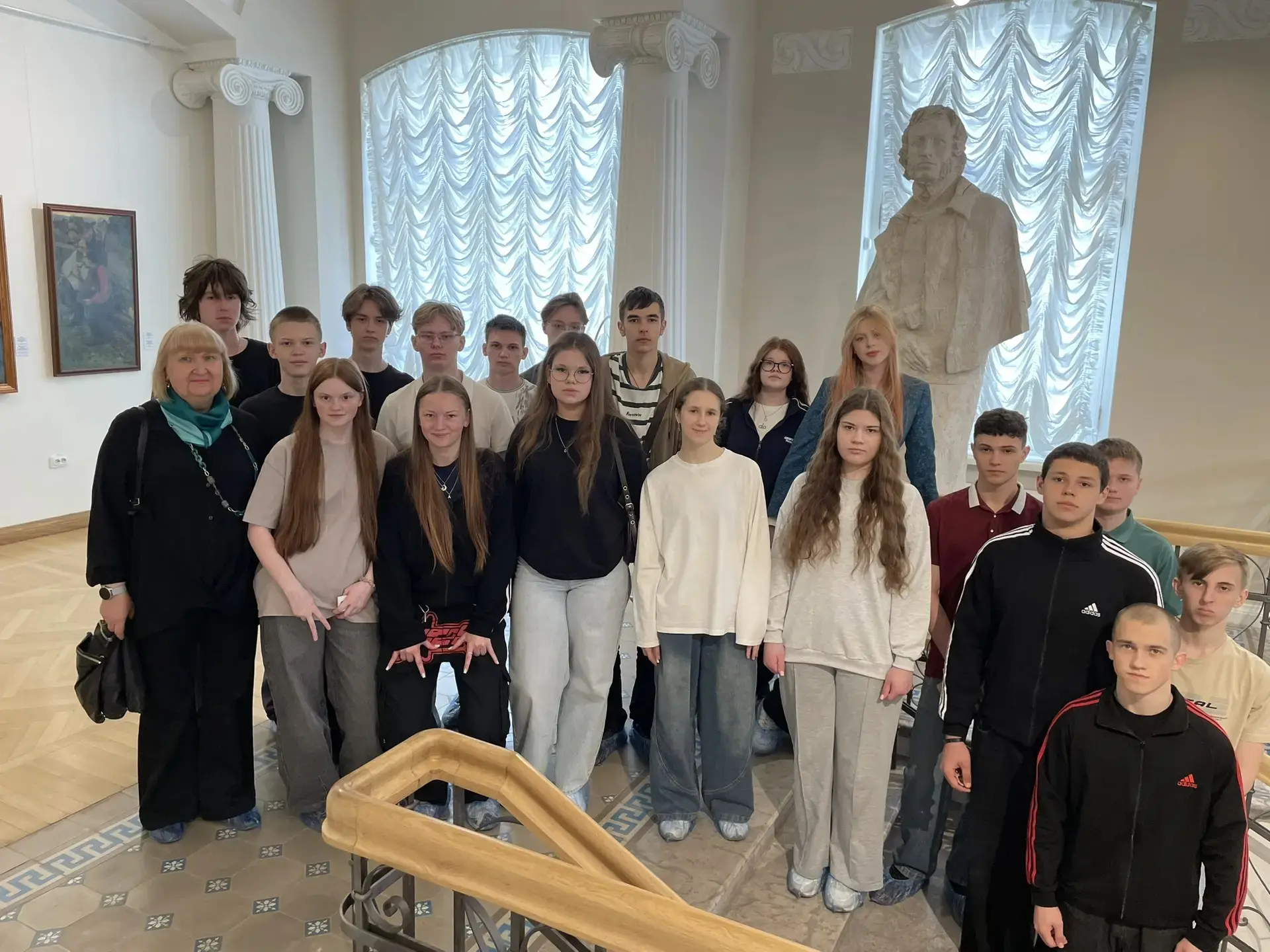 6.05.2026г. группа 101ГХ с классным руководителем Зайцевой Е. А. посетила картинную гал...