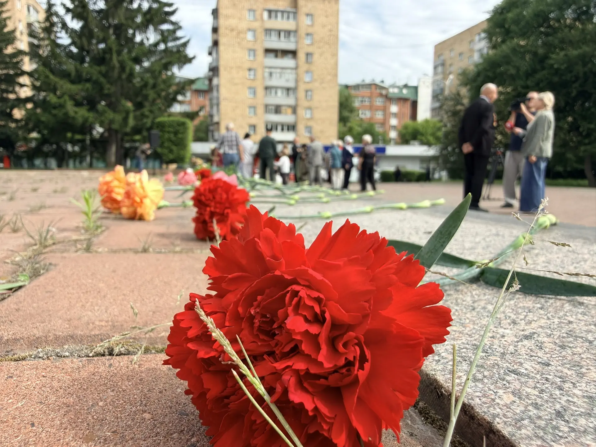 День памяти и скорби начался в Железнодорожном районе ранним утром

Память павших в самой кровопроли