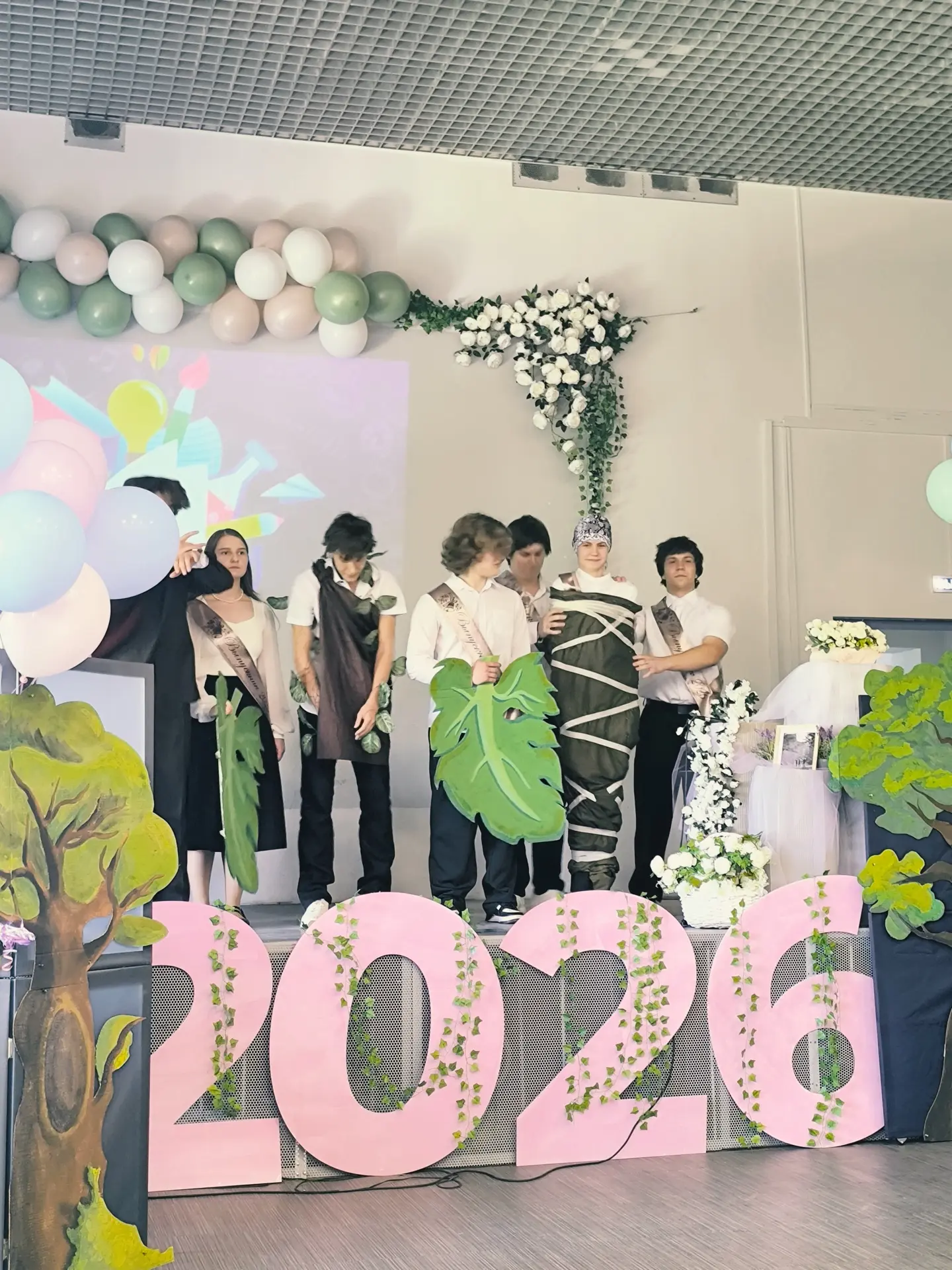 #ПоследнийЗвонок2026 | Время прощаться со школой 🎓  Вчера в 3 корпусе нашей школы прозвенел Последни
