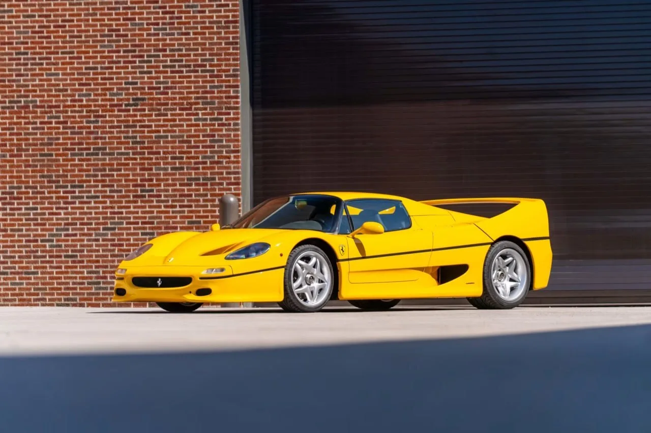 Ferrari F50 продали за рекордные $14,575 миллиона — суперкар стал самым дорогим экземпл...