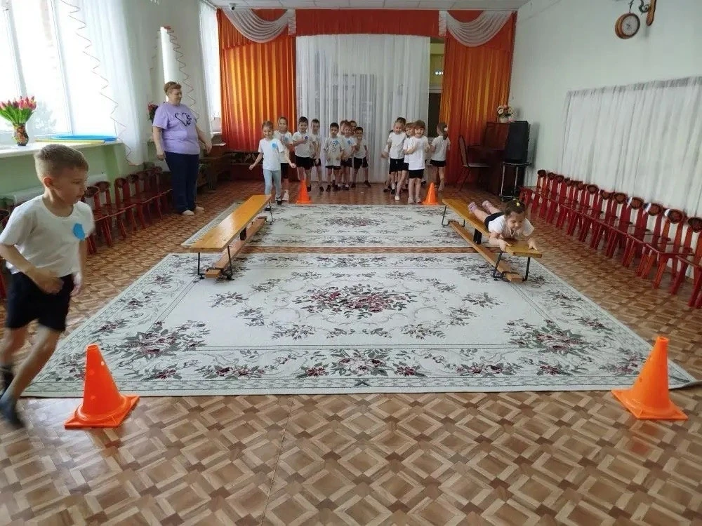 ОСТОРОЖНО! ТОНКИЙ ЛЁД! 🧊  А рамках тематической недели "Осторожно! Тонкий лёд!" ребята средней и ста