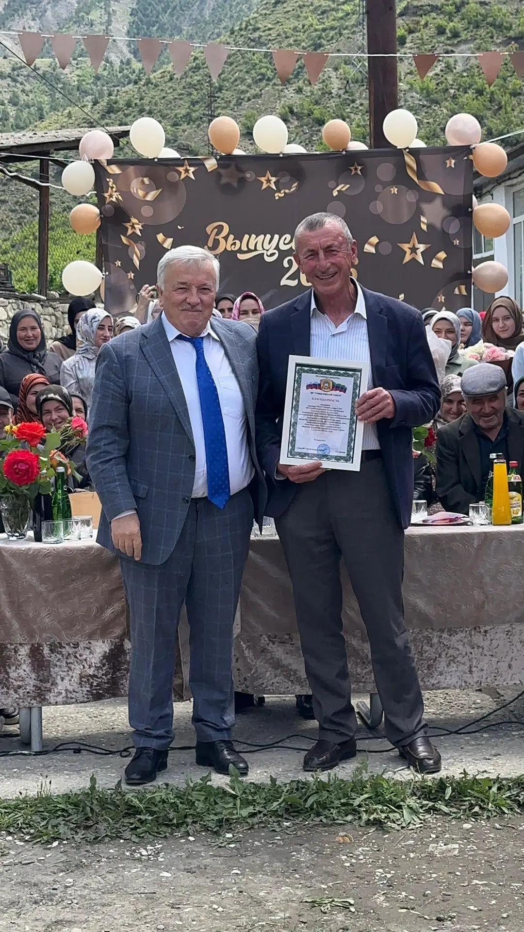 Церемония награждения отличников, призеров и победителей различных конкурсов. Выражаем ...