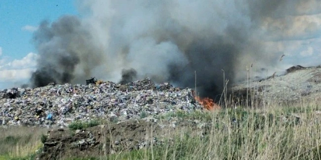На полигоне ТКО в Смоленском устраняют самовозгорание
⁣
Неблагоприятные погодные условия – продолжит