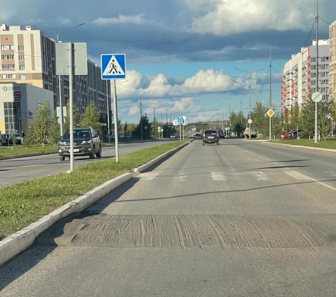 Наконец-то убрали эти ужасные лежачие полицейские на улице Ленина в районе домов 82-84....