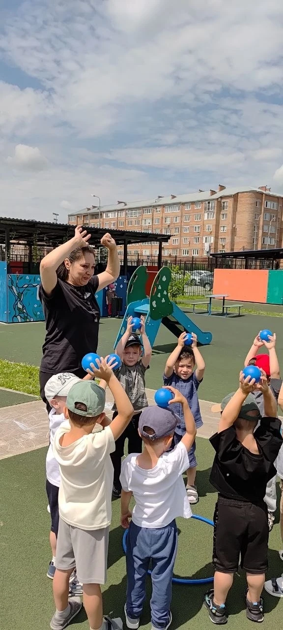 ⚡️ Зарядка с национальным колоритом! Как прошла наша физкультура на улице 🏃‍♂️

Кто сказал, что учи