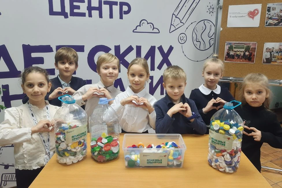 ❤️Маленькие крышечки – большие сердца  В нашем Образовательном центре  №2 ученики вместе с родителям