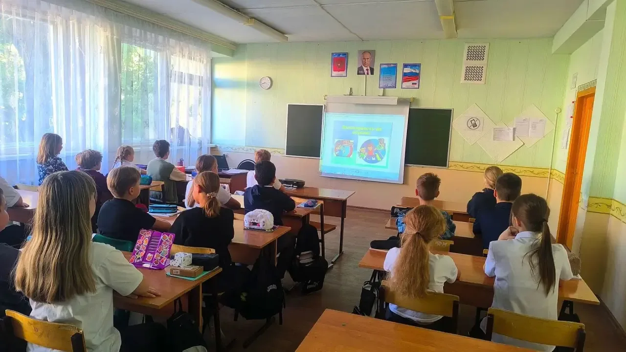 🚦 В школе прошли классные часы по ПДД! 🚦