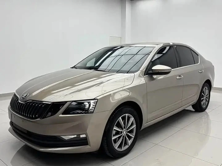 🇨🇳🔥Škoda Octavia так же доступна к приобретению из Китая  — 2022 год, 1.5л., 113л.с., бензин — 2WD, 