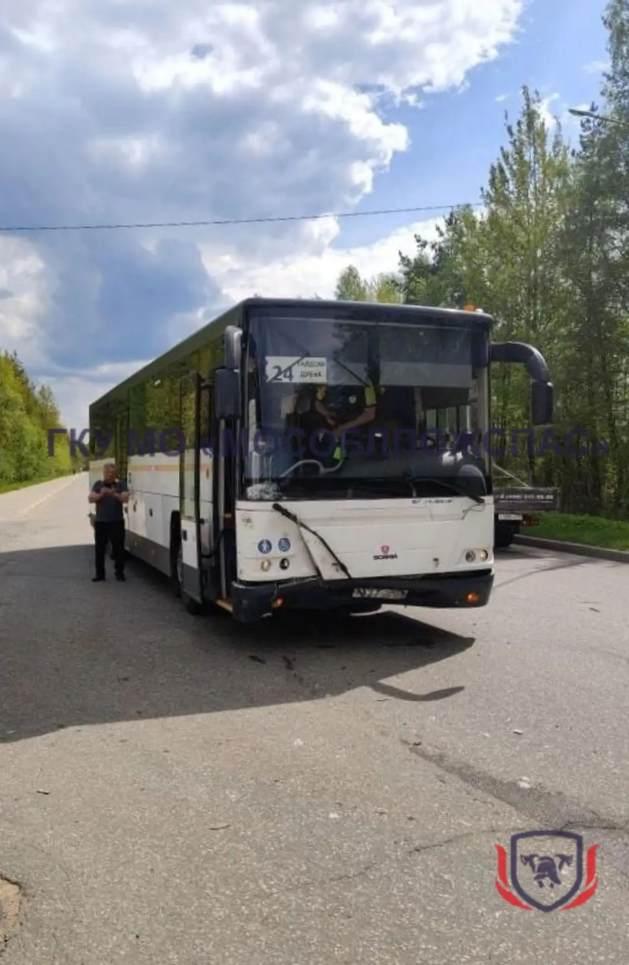 🚗 ДТП с участием рейсового автобуса! В Дубне спасатели помогли деблокировать пострадавшую в аварии ⚡