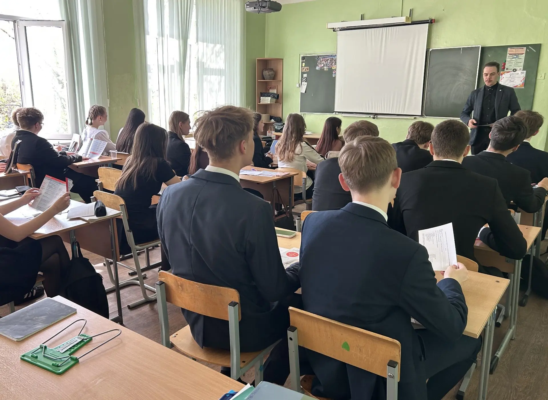 Профориентация 5 мая состоялась встреча обучающихся 9-10 классов с представителем Санкт-Петербургско